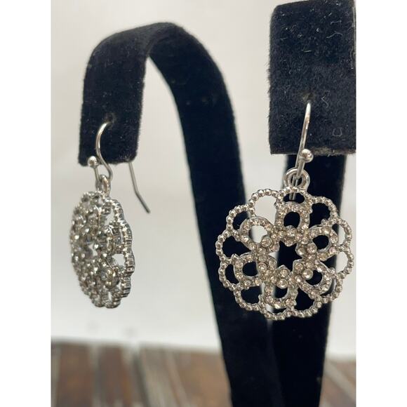 Women's Beautiful Floral Filagree Earrings Drop Dangle GUC Lightweight - Picture 3 of 6